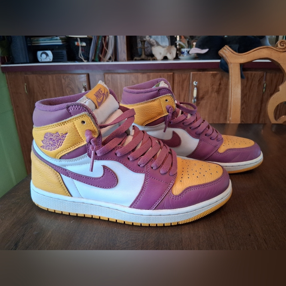 Air Jordan 1 Retro High OG Brotherhood Gold Bordeaux 555088-706 M Size 8